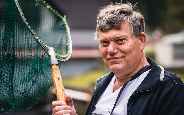 Gastgeber Guido mit Fischnetz in der Hand